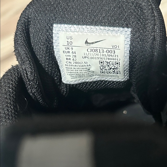 Nike Black and Gray Running Sneakers - Picture 5 of 7